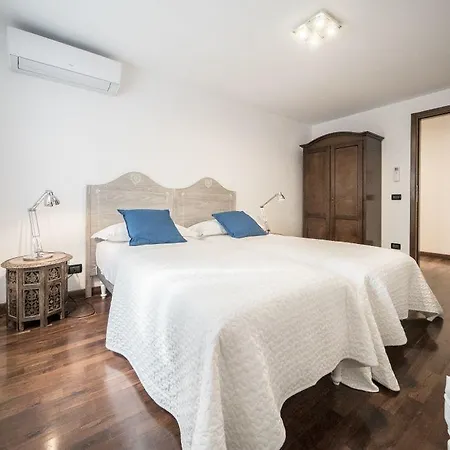 Διαμέρισμα Mansarda Magritte