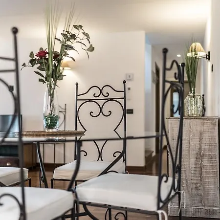 Διαμέρισμα Mansarda Magritte