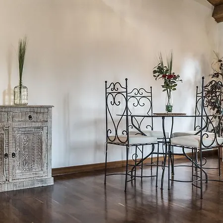 Διαμέρισμα Mansarda Magritte