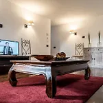 Mansarda Magritte 公寓