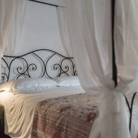 Mansarda Magritte 아파트 *