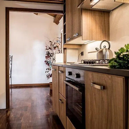 Mansarda Magritte アパート *