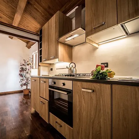 Mansarda Magritte アパート *