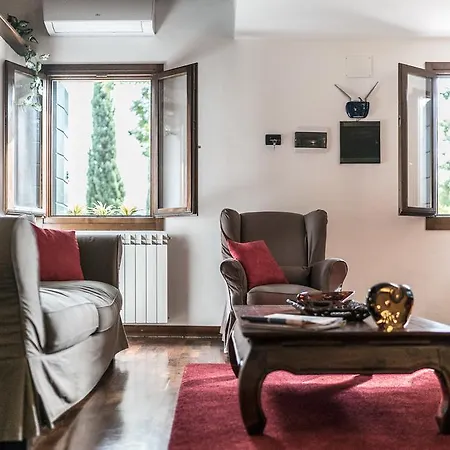 Mansarda Magritte アパート