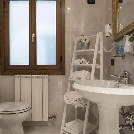 アパート Mansarda Magritte