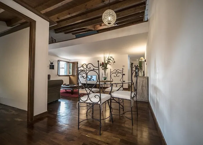 Mansarda Magritte Apartman