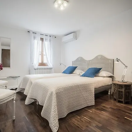 Mansarda Magritte Apartman